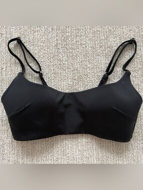Victoria’s Secret Essential Deep Neck Bikini Top in Black - Size M